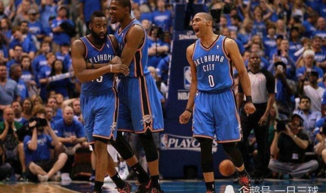  詹姆斯生涯总分突破四万大关  