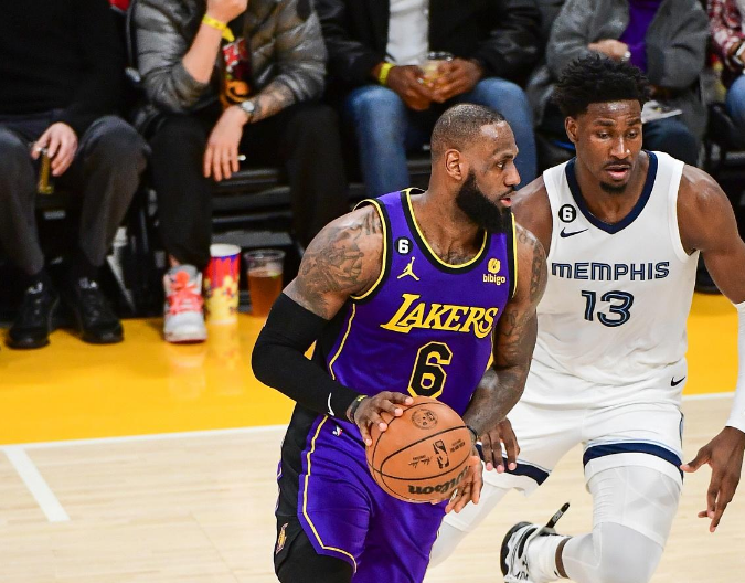  莫兰特禁赛归来砍三双，灰熊终结雄鹿连胜  